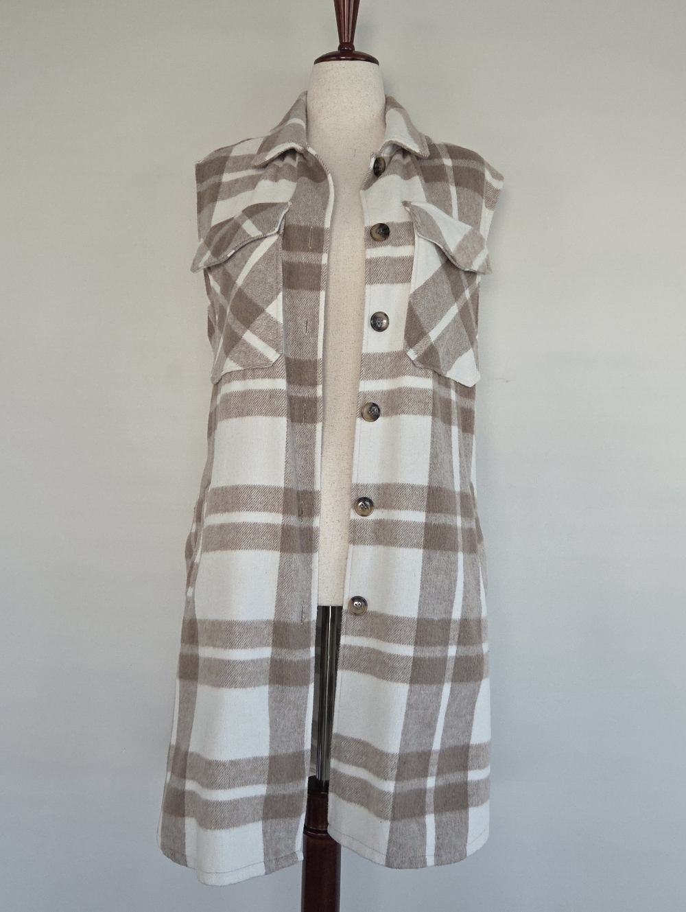 Ashley By 26 International Outerwear Tan and Cream Plaid Vest Size Large